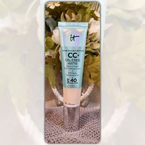 It cosmetics Your Skin but better Matte - Light